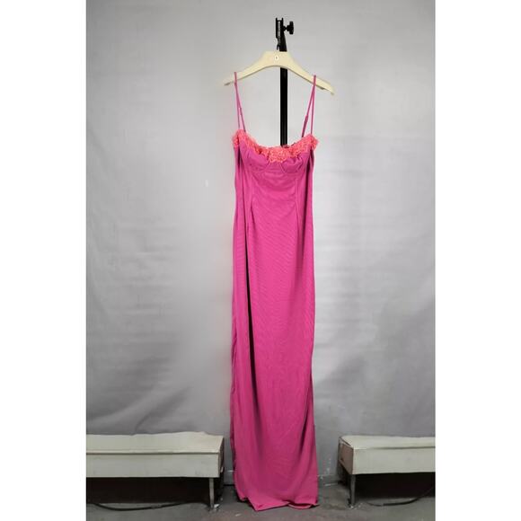 House of CB $255

Raspberry Lace Trimmed Maxi Dress Small - Picture 5 of 6